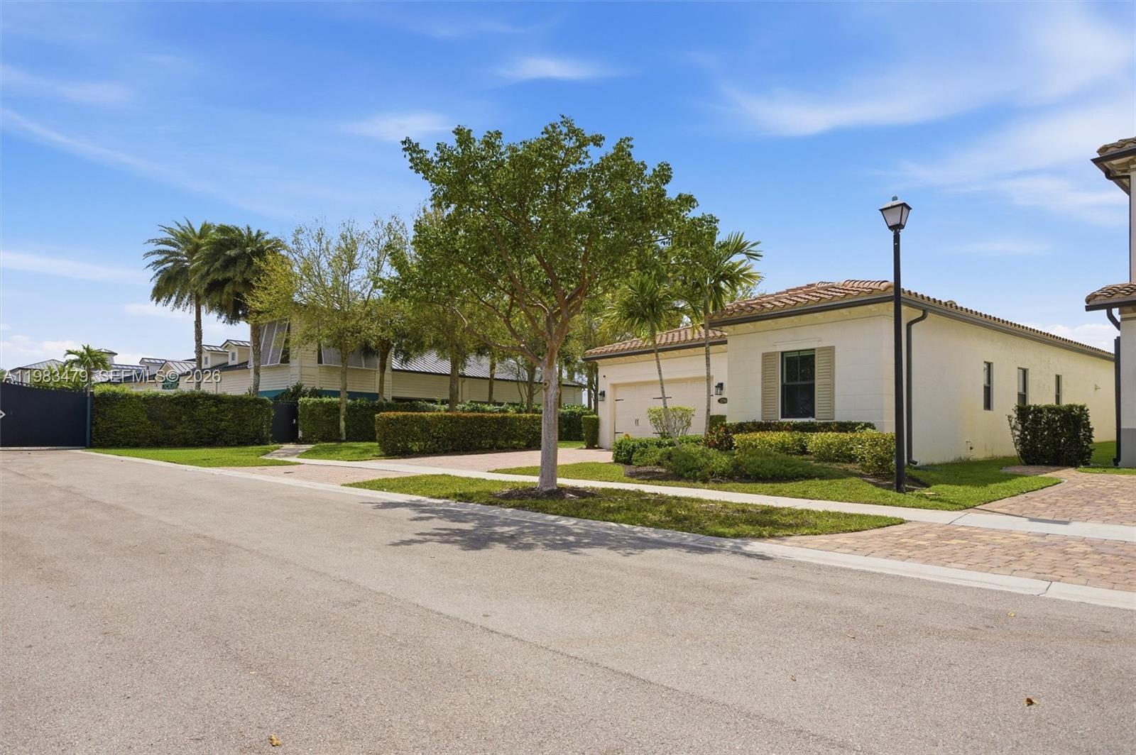 1296 SW 113th Way, Pembroke Pines FL 33025 photo 3