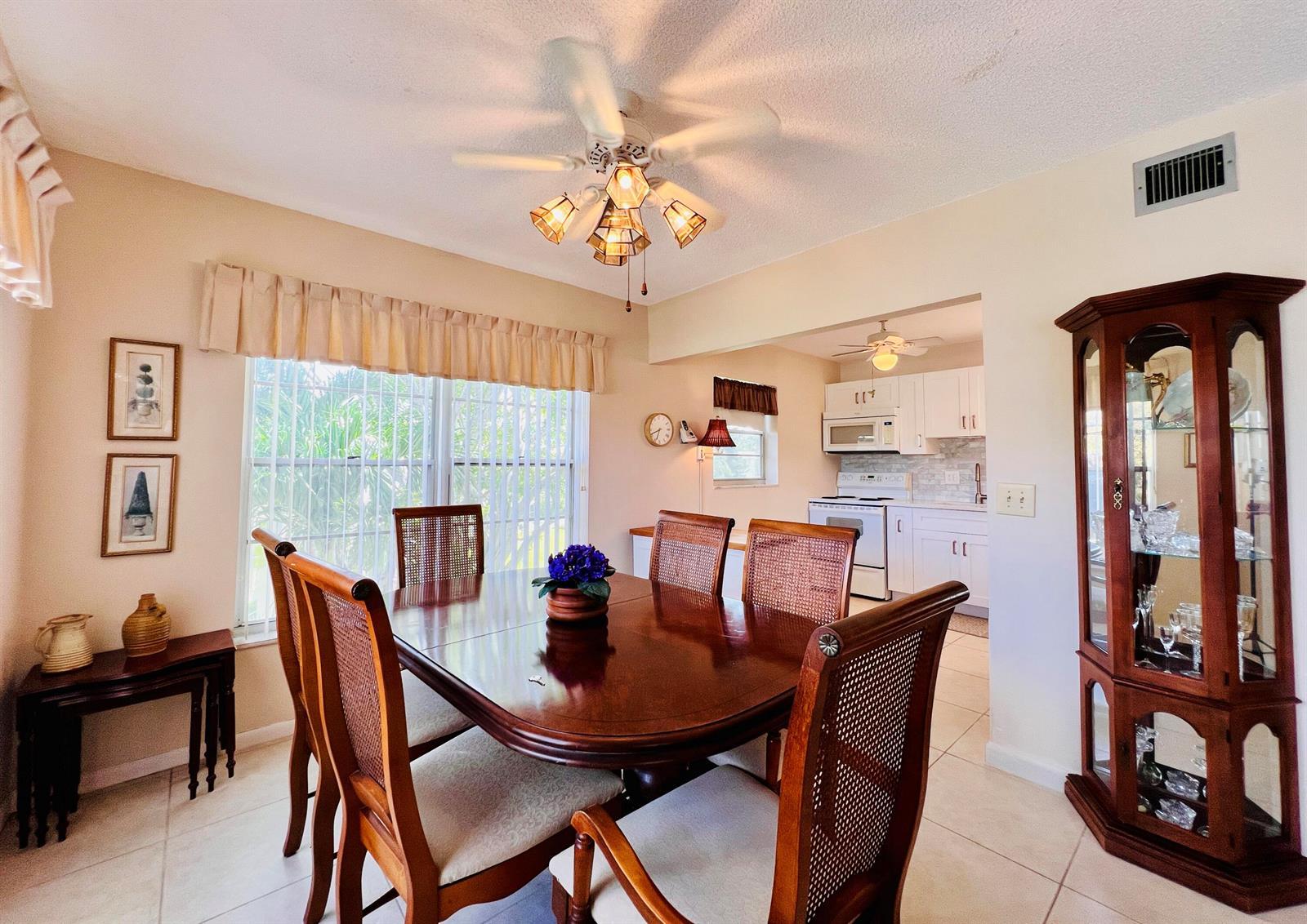 314 Wellington D, West Palm Beach FL 33417 photo 3