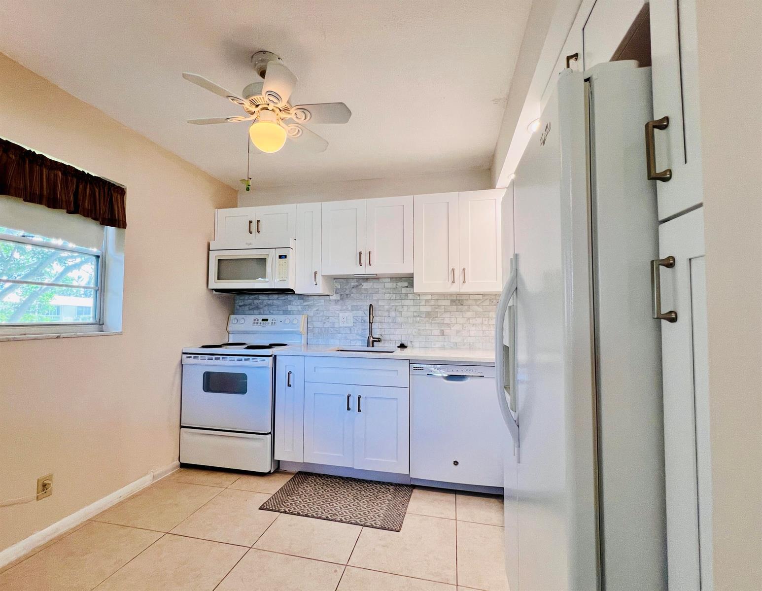 314 Wellington D, West Palm Beach FL 33417 photo 4