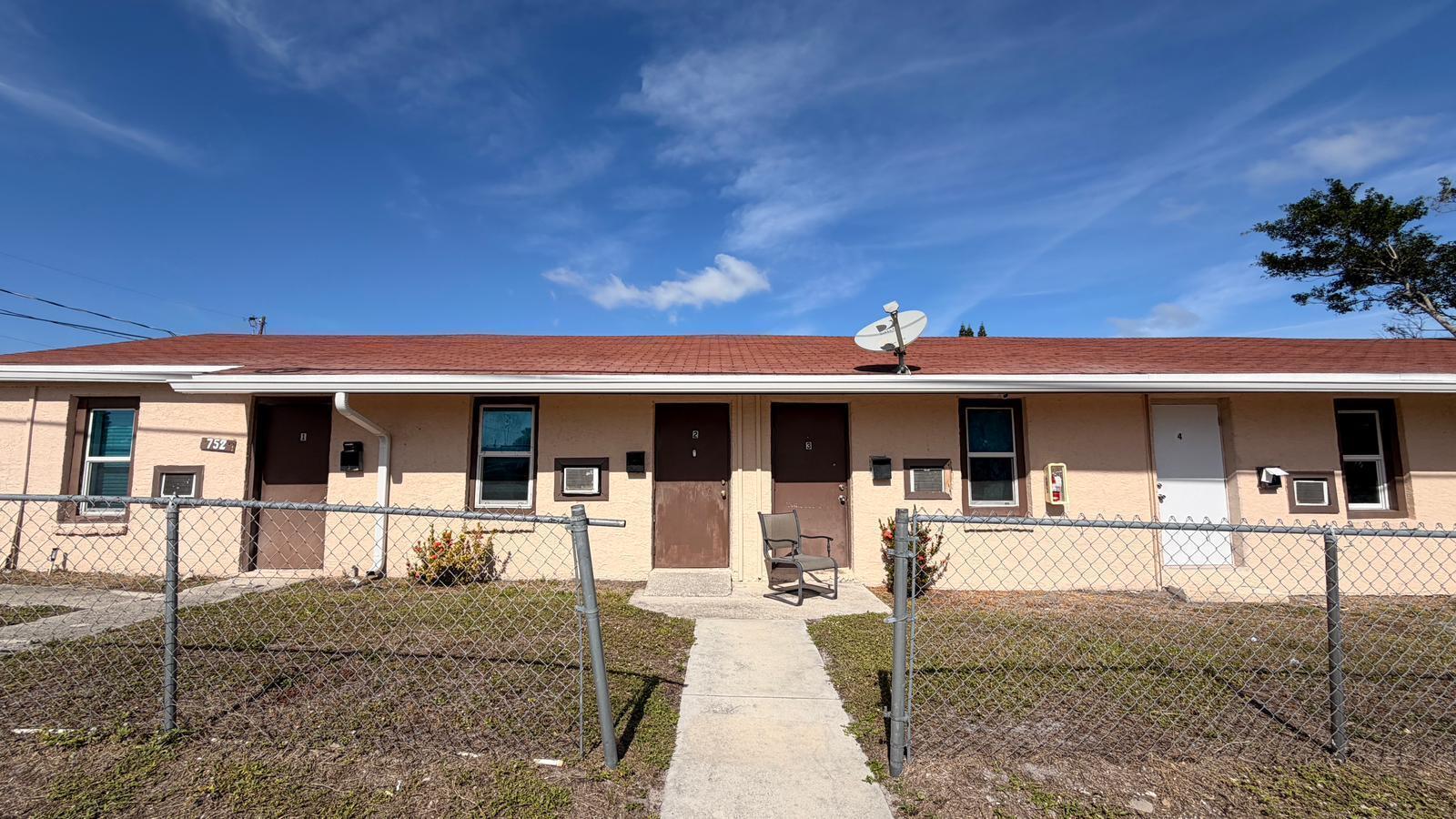 752 Martin Luther King Junior Boulevard Apt 5, Riviera Beach FL 33404 photo 2