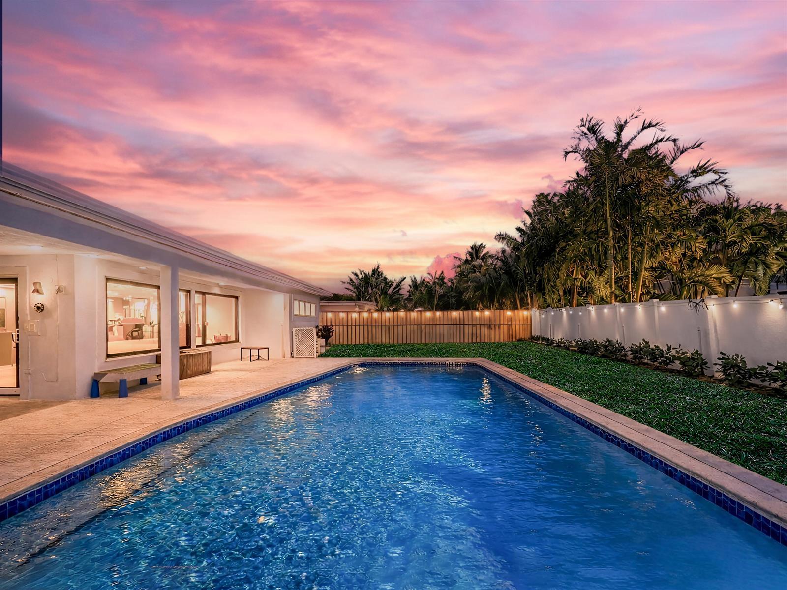 1098 W Camino Real, Boca Raton FL 33486 photo 2