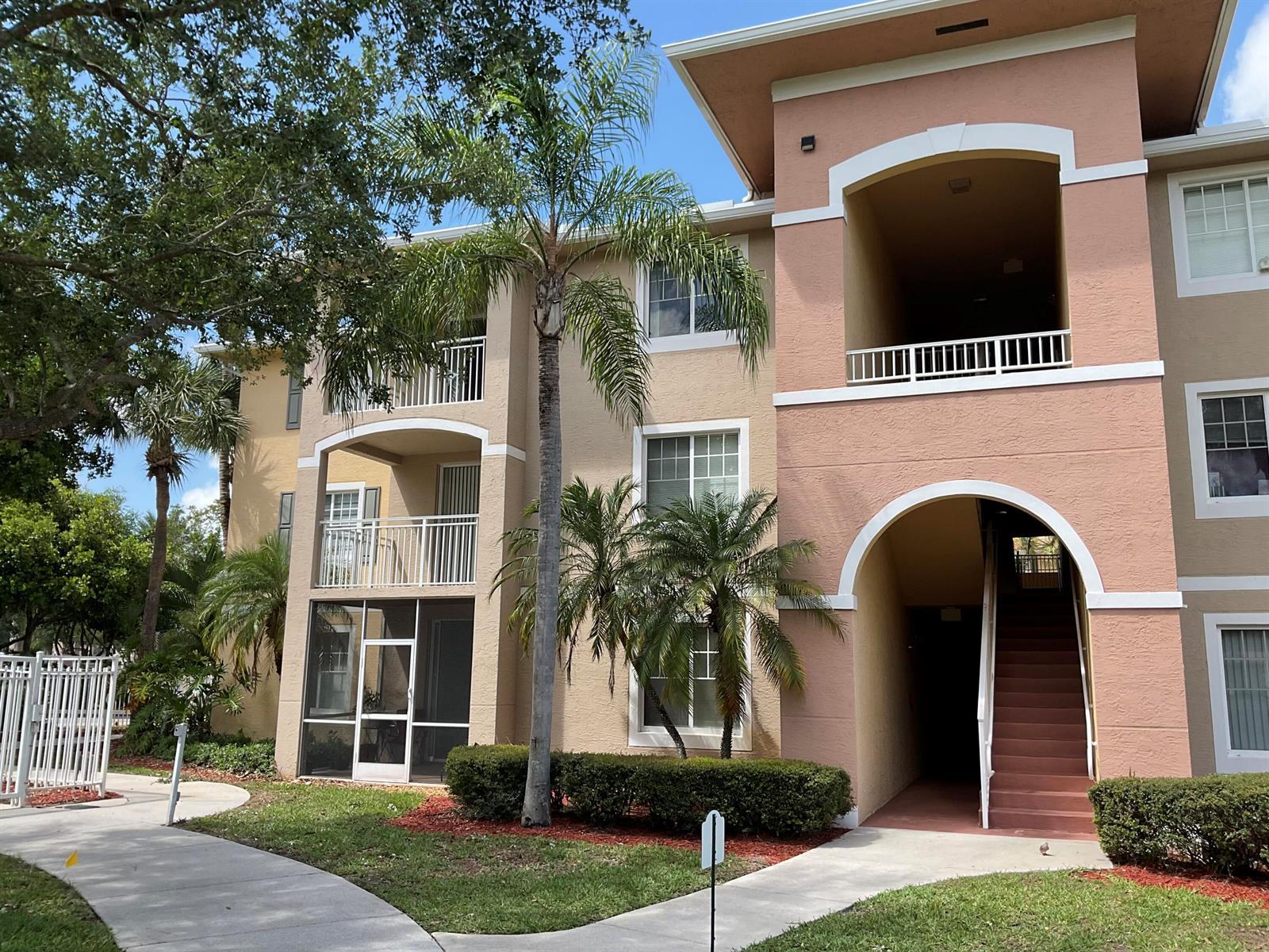 6418 Emerald Dunes  W/garage # 305, West Palm Beach FL 33411