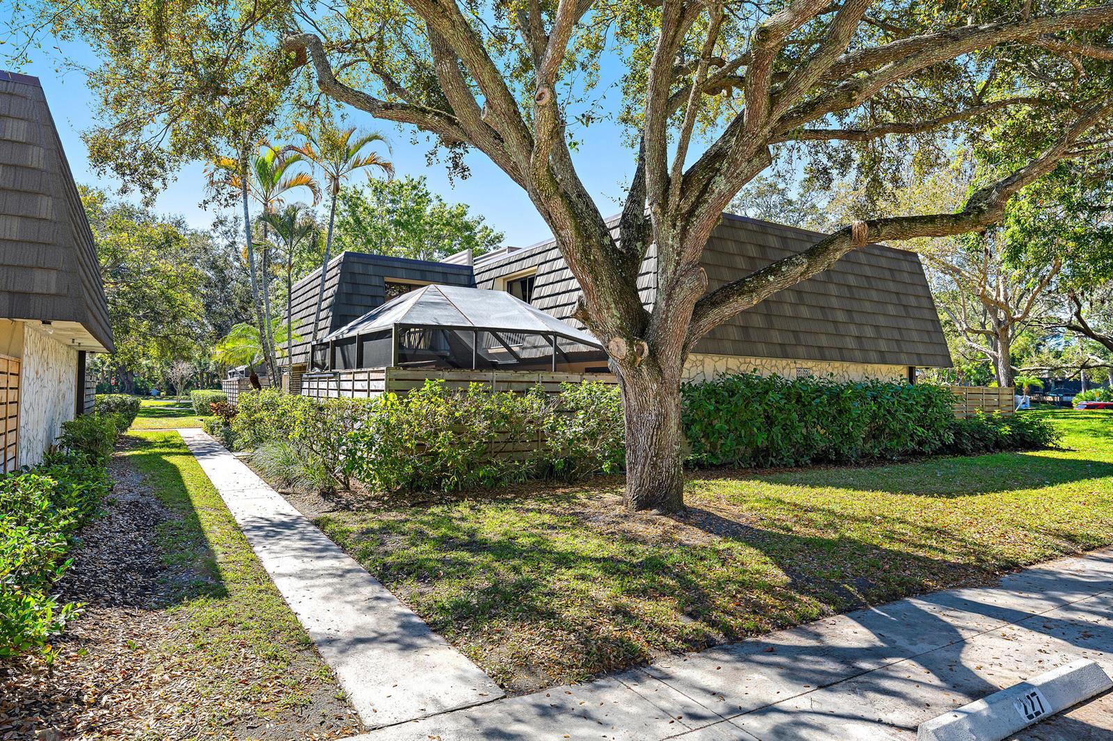 227 2nd Terrace, Palm Beach Gardens FL 33418