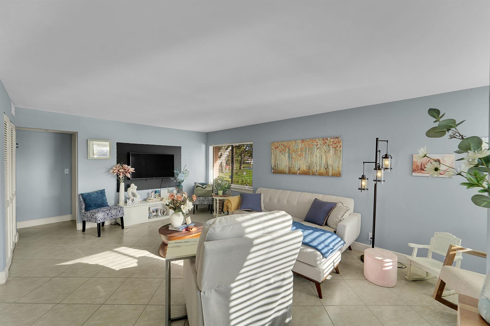 261 Wimbledon Lake Drive, Plantation FL 33324 photo 2