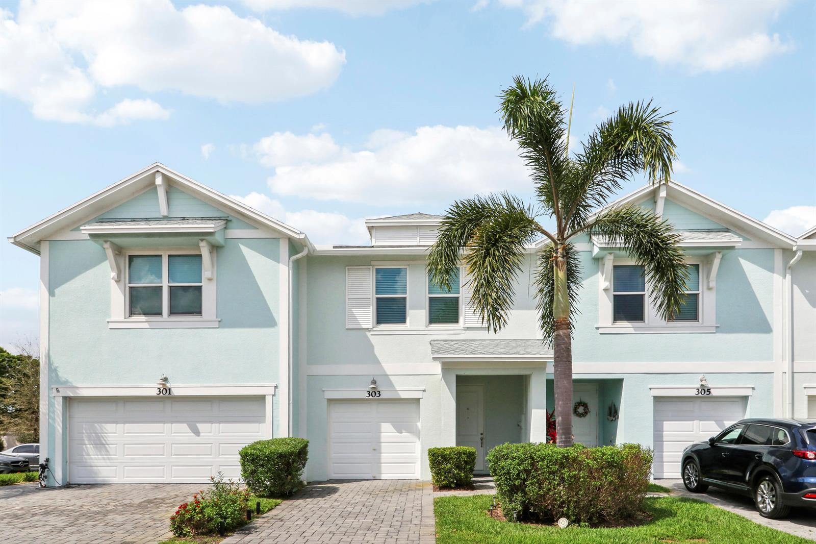 303 SE Halifax Lane, Stuart FL 34994 photo 2