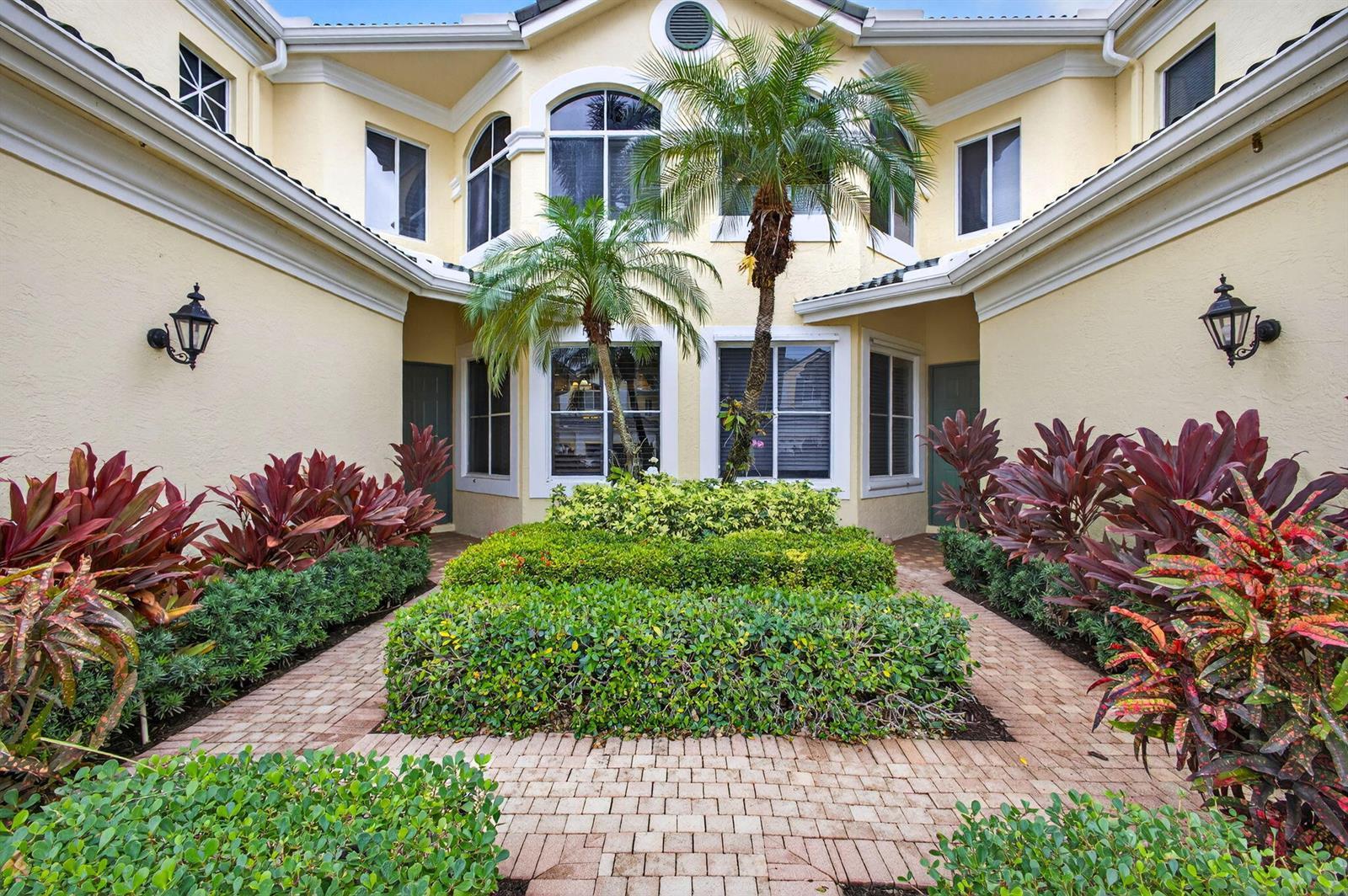 113 Palm Point Circle # A, Palm Beach Gardens FL 33418
