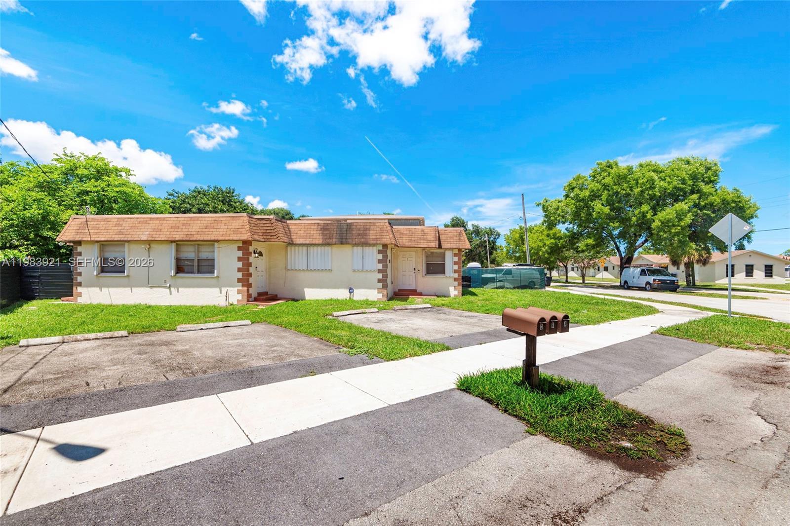 201 Columbus Pkwy, Hollywood FL 33021