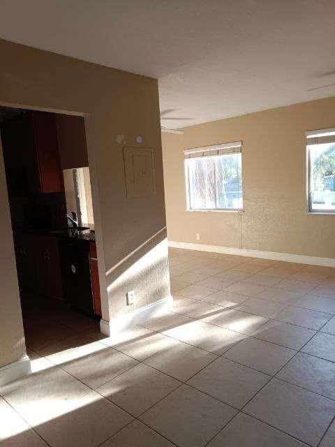 1444 Windsor Court # 7, Fort Lauderdale FL 33304 photo 2