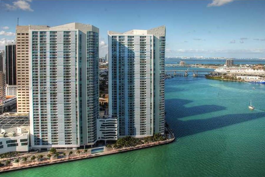 Miami, FL 33131 photo 2