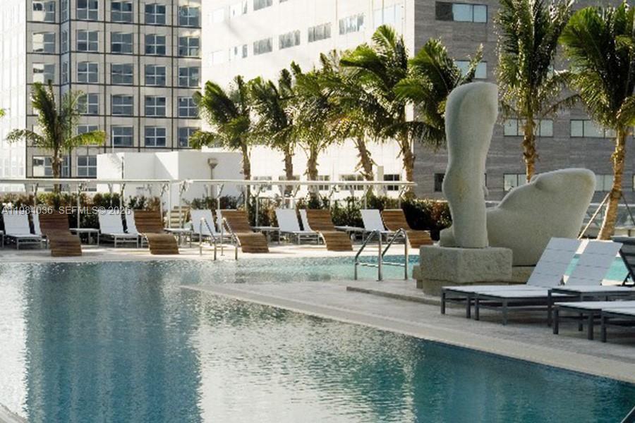Miami, FL 33131 photo 3