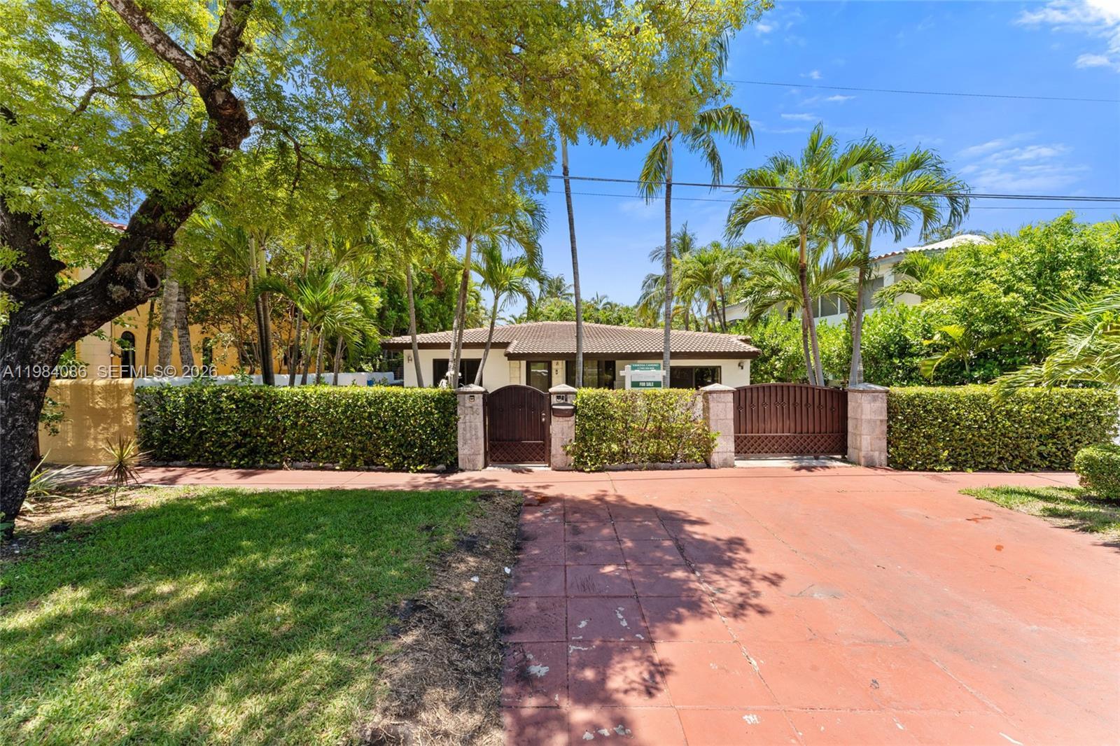 2054 Alton Rd, Miami Beach FL 33140