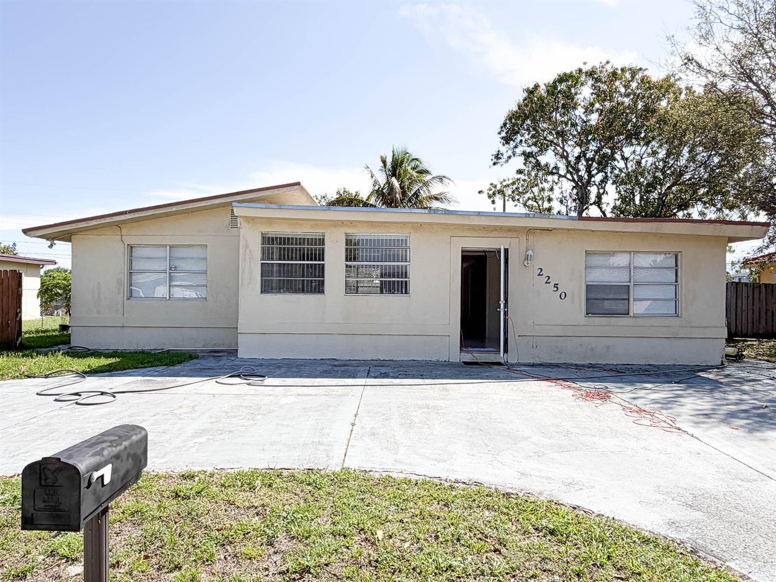 2250 NW 27th Street, Oakland Park FL 33311
