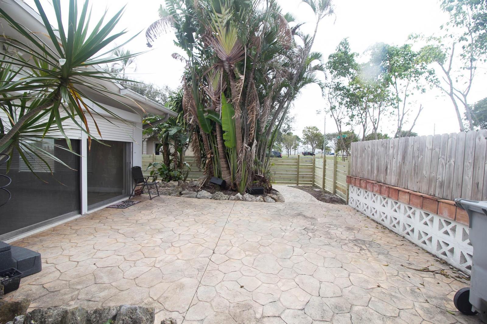 909 NE 12th Avenue, Pompano Beach FL 33060