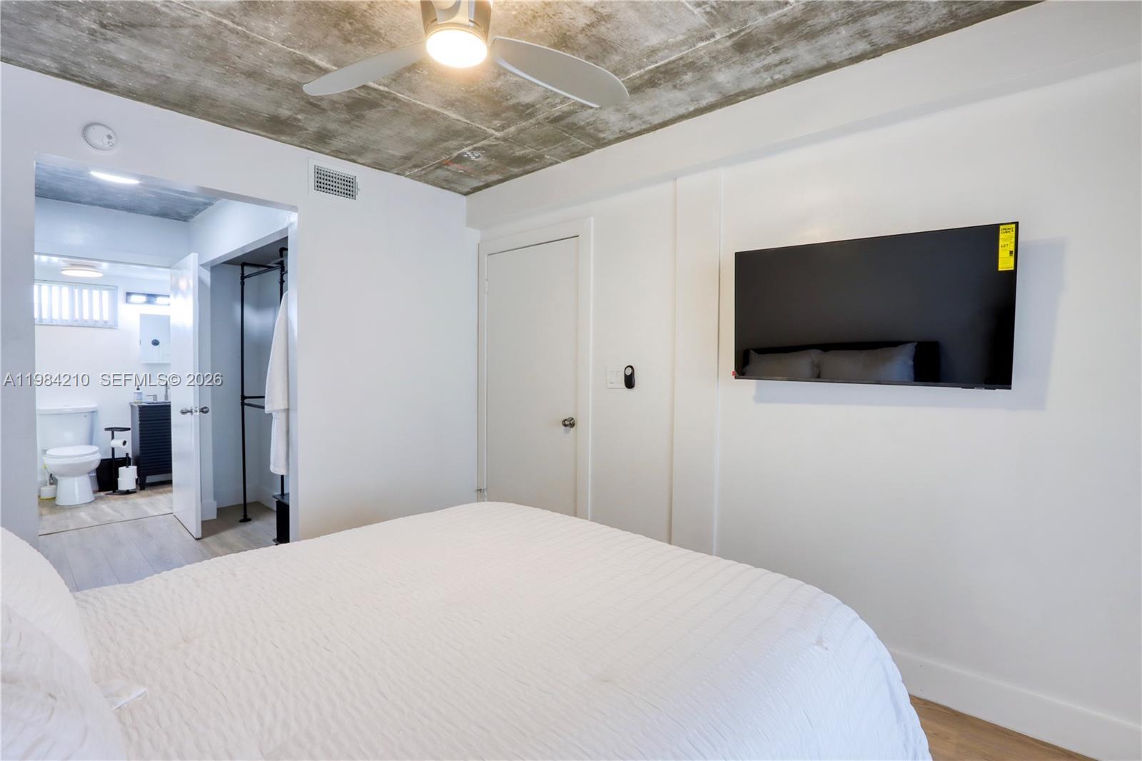 201 NW 7th St # 307, Miami FL 33136 photo 3