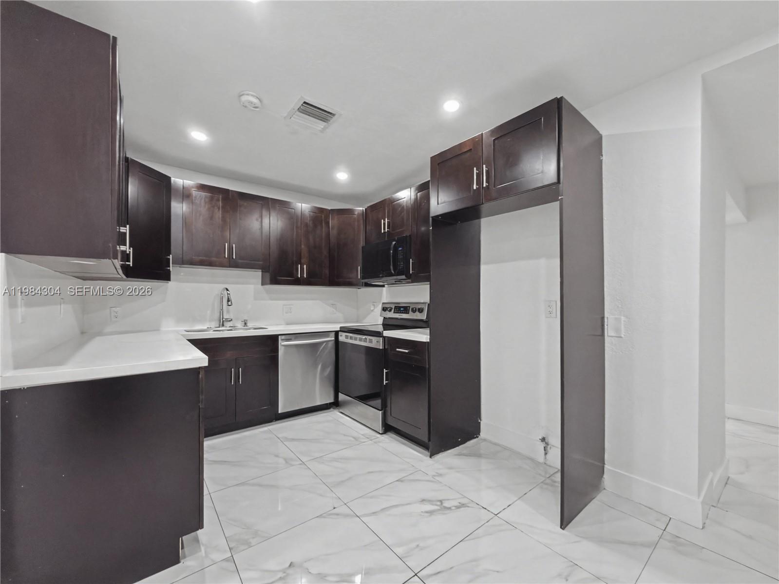 660 S Biscayne River Dr, Miami FL 33169 photo 5