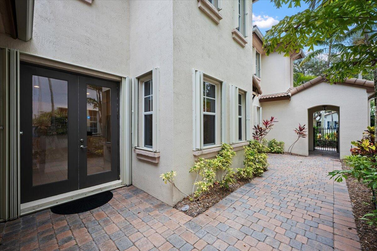 877 Taft Court, Palm Beach Gardens FL 33410 photo 5