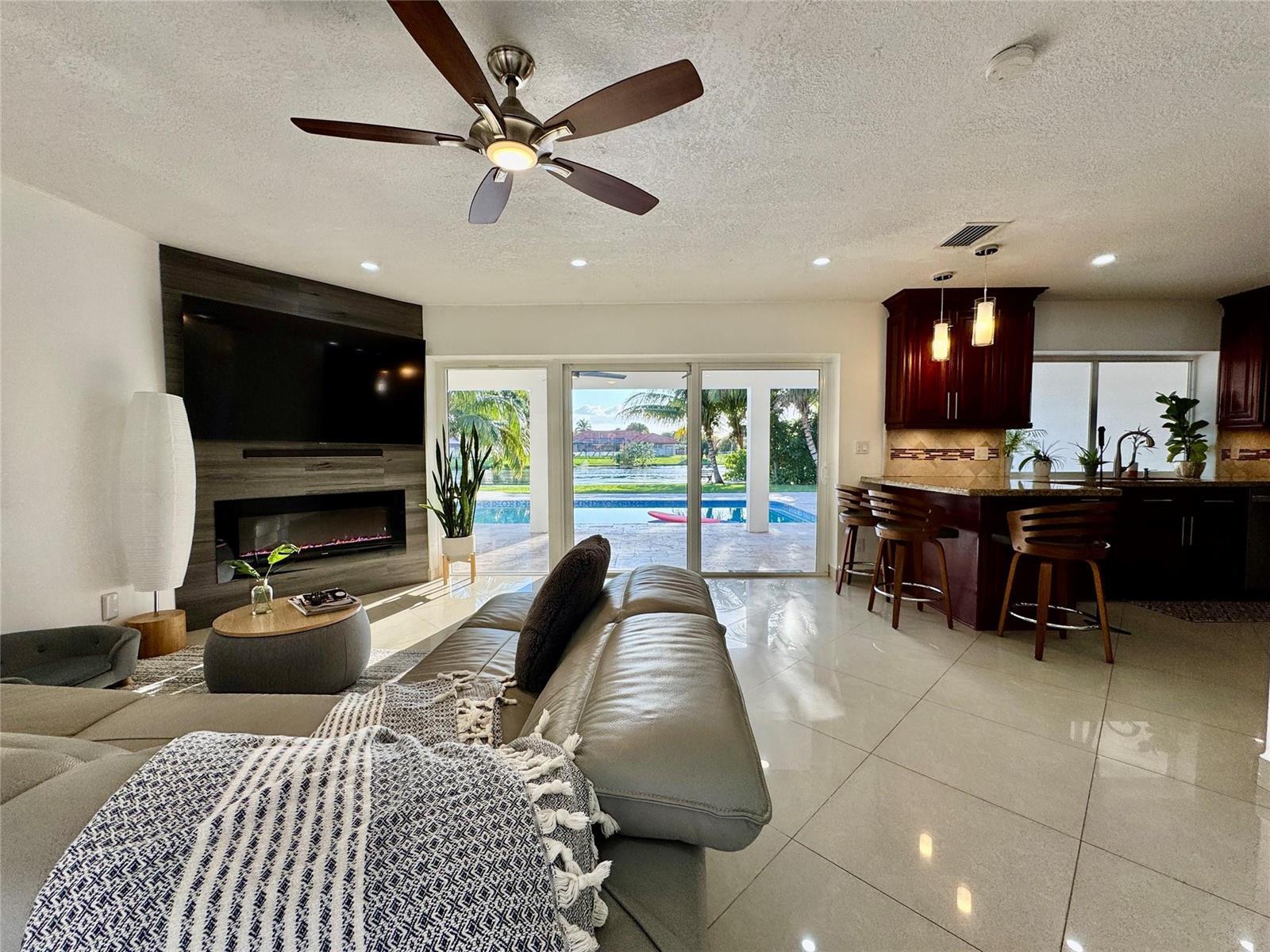 481 W Tropical Way, Plantation FL 33317 photo 5