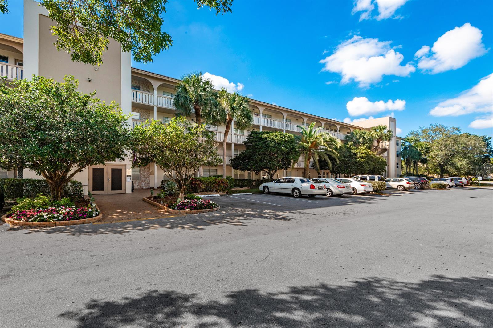 2102 Lucaya Bend # J3, Coconut Creek FL 33066