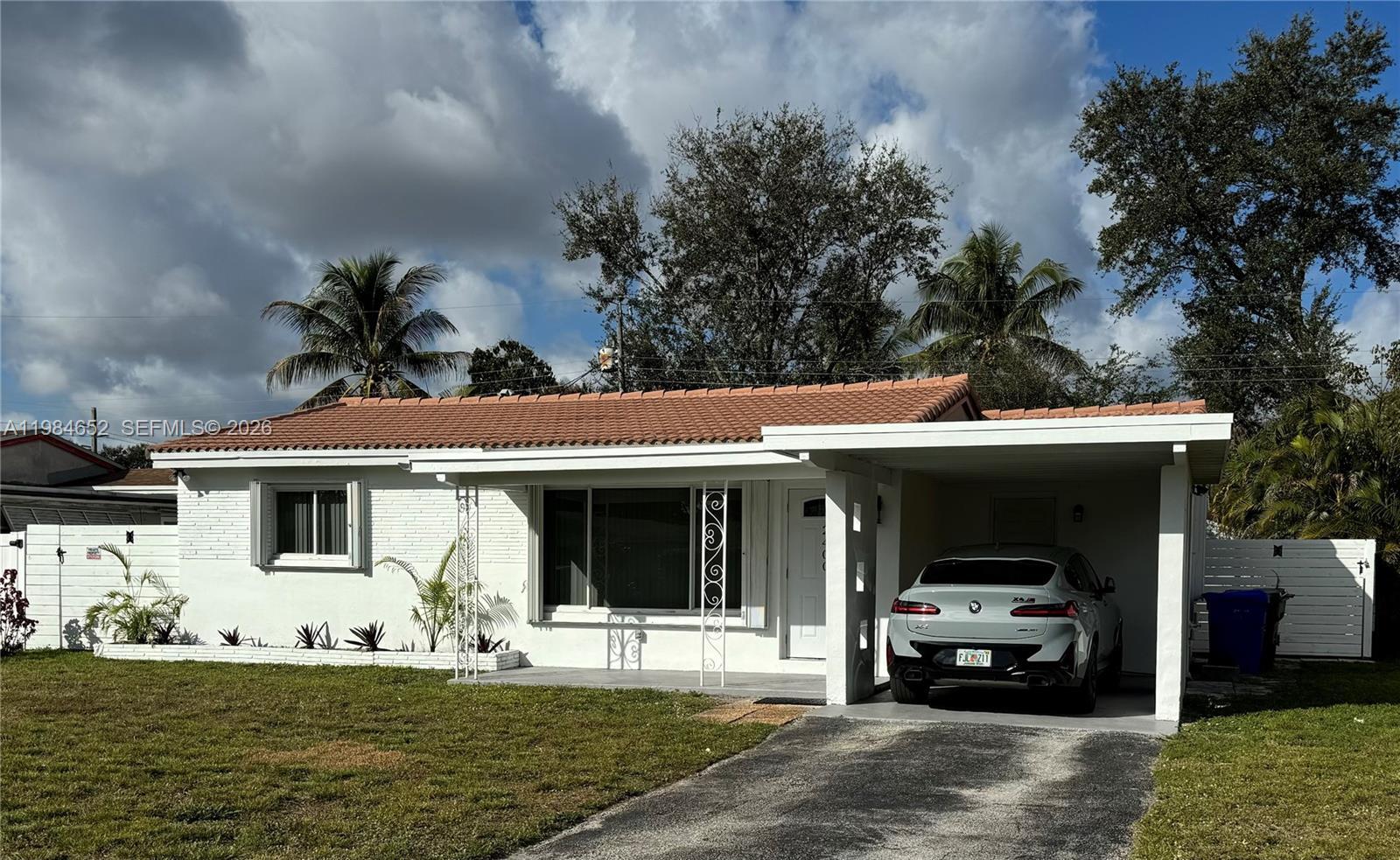2400 N 57th Way, Hollywood FL 33021 photo 5