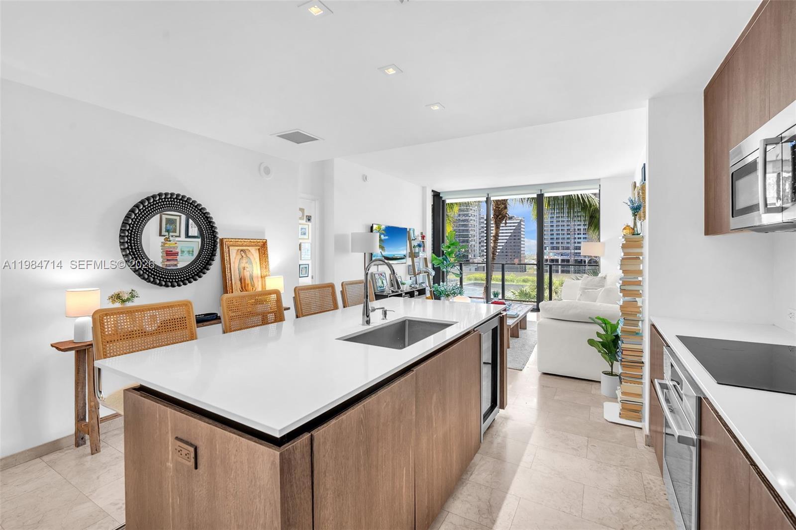 68 SE 6th St # 806, Miami FL 33131 photo 2