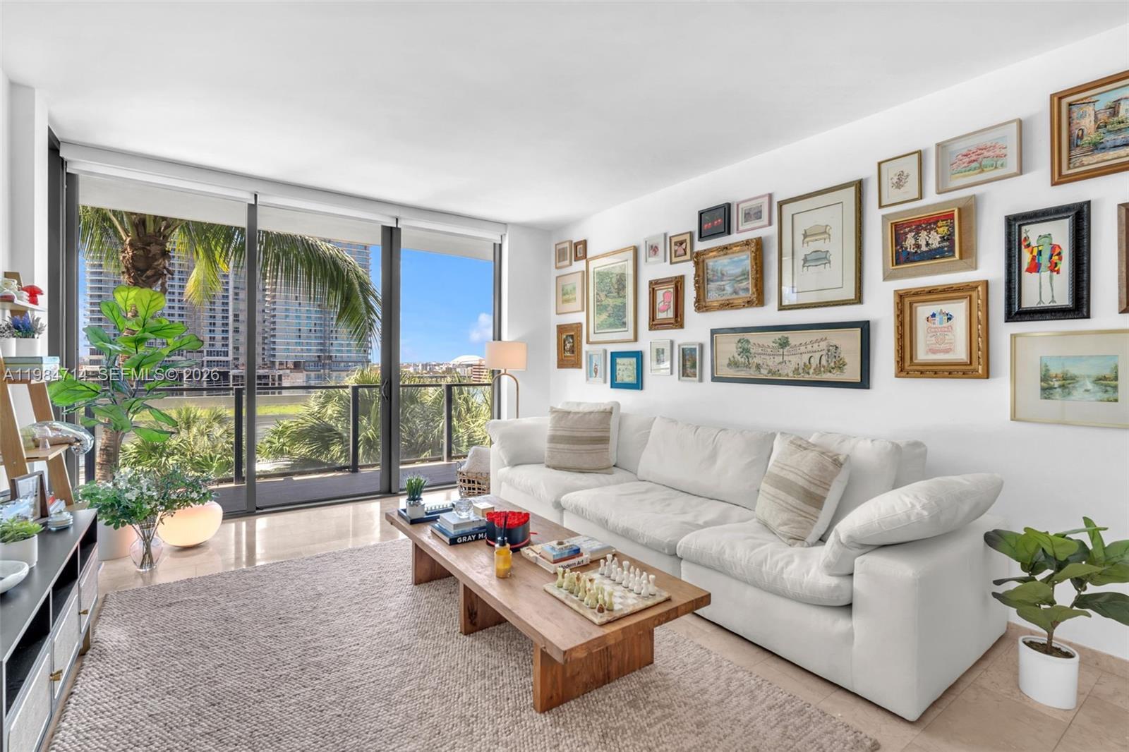68 SE 6th St # 806, Miami FL 33131 photo 3