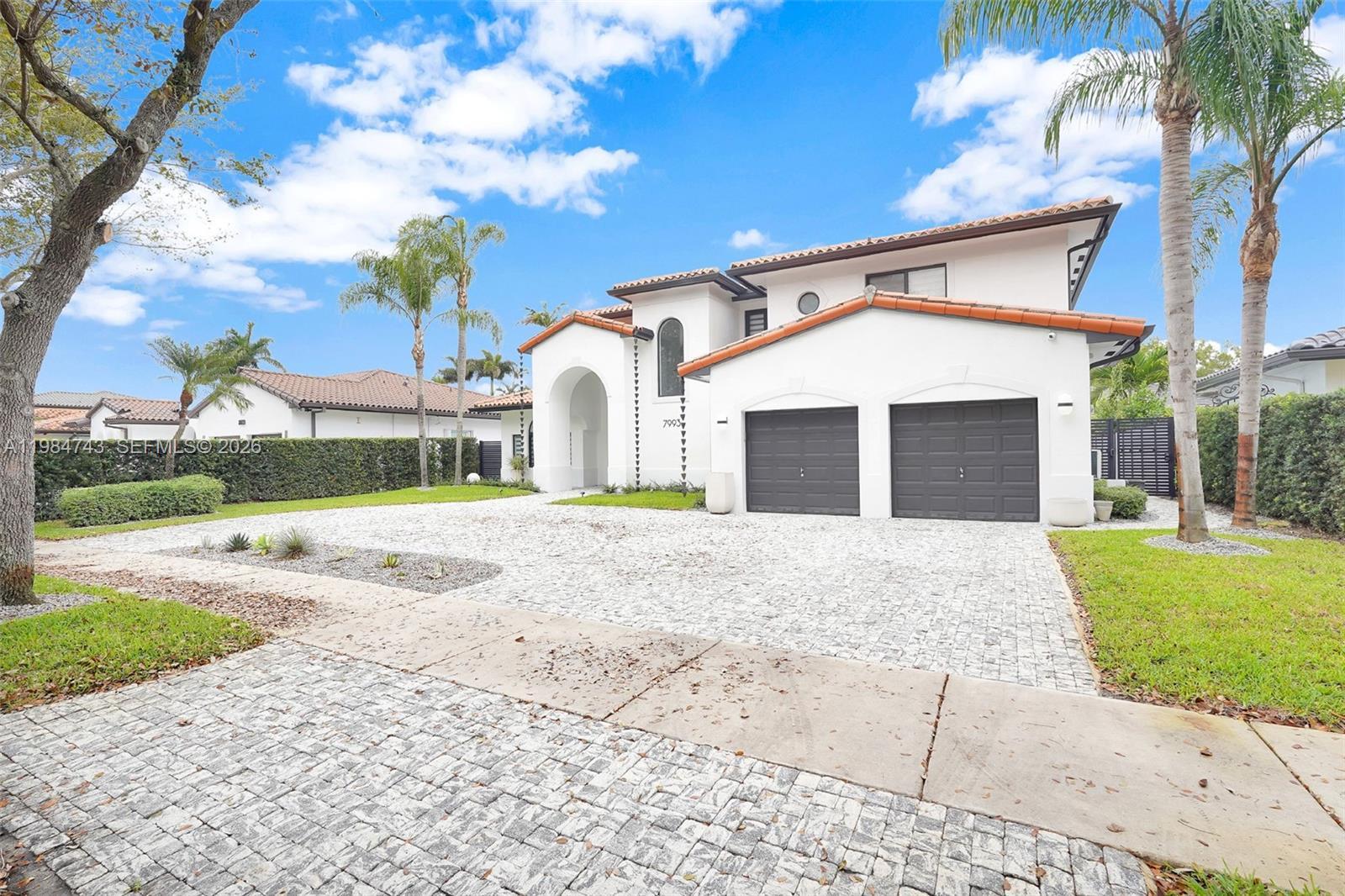 7993 NW 161st Ter, Miami Lakes FL 33016 photo 2