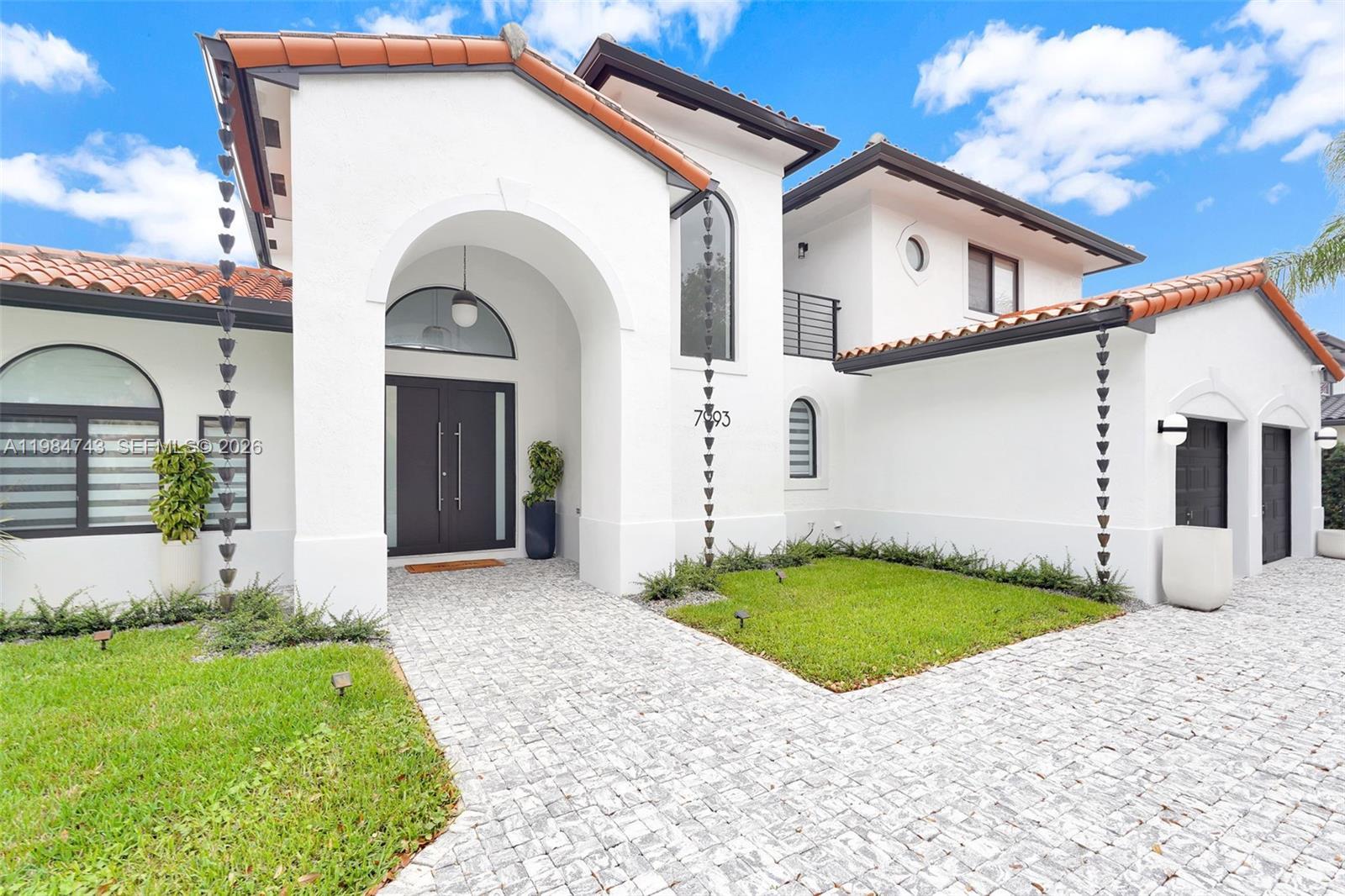7993 NW 161st Ter, Miami Lakes FL 33016 photo 4