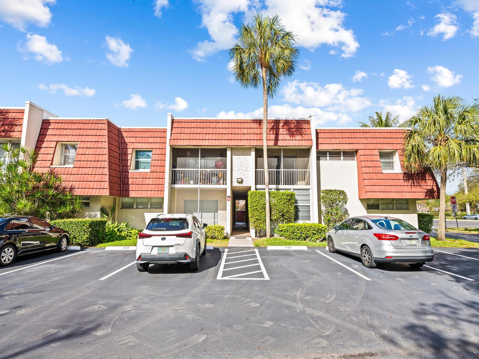 1 Jacaranda Country Club Drive # 202, Plantation FL 33324