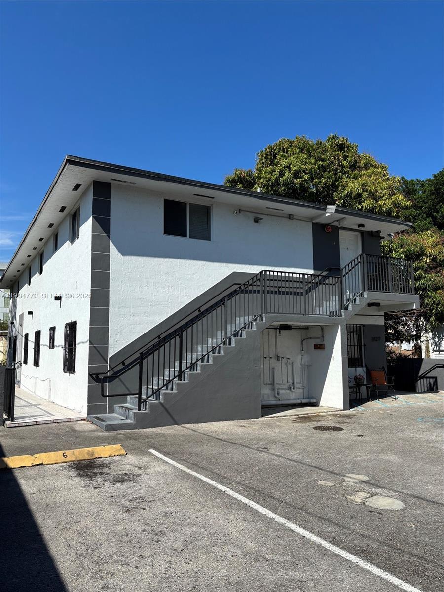 1429 NW 2nd St, Miami FL 33125