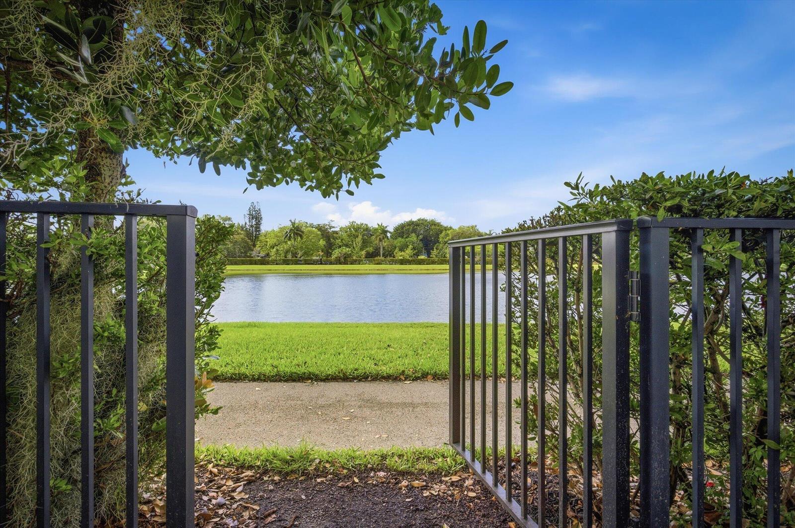 5884 Mustang Manor, Davie FL 33314 photo 4