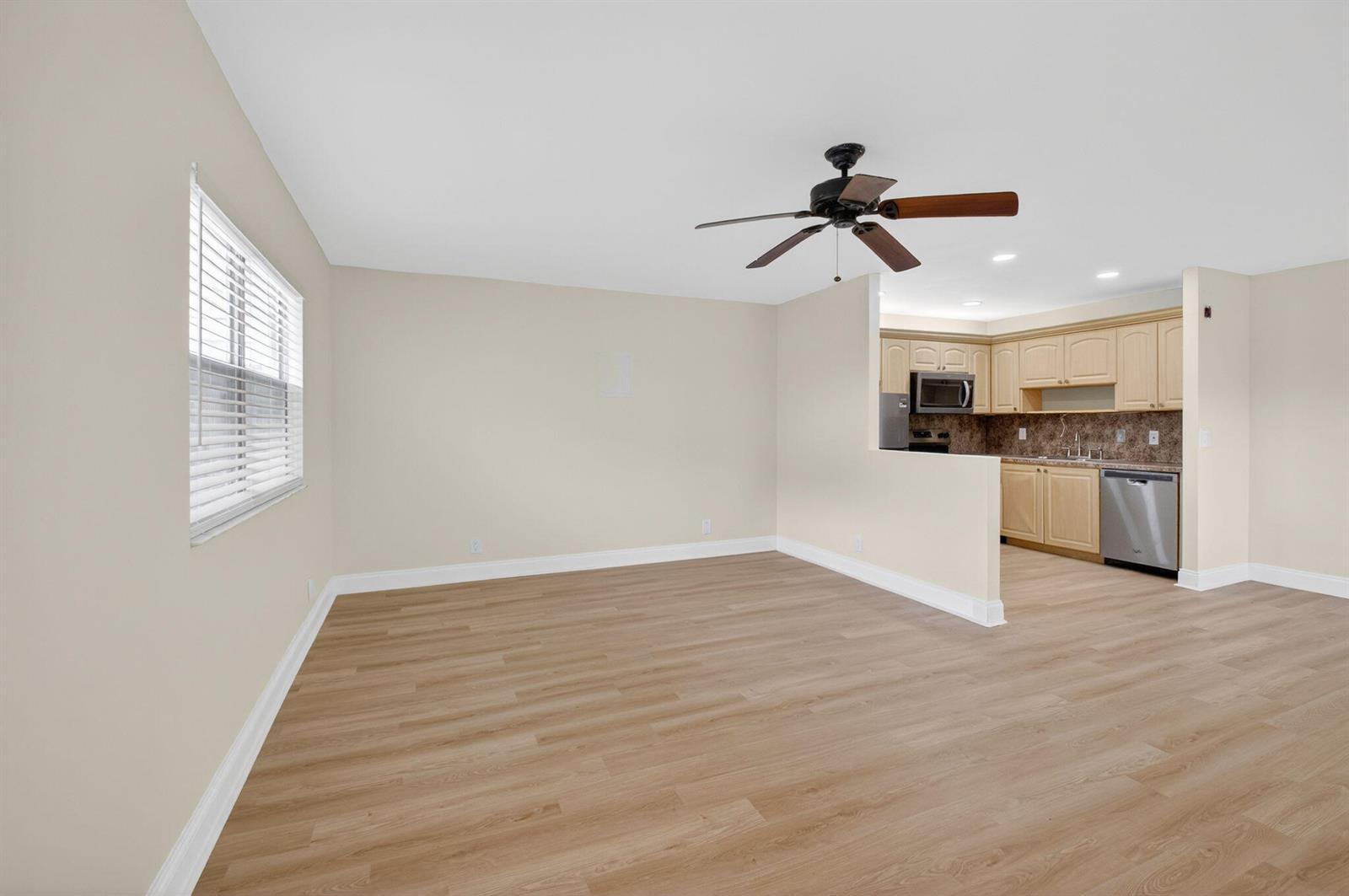 158 Valencia G, Delray Beach FL 33446 photo 2