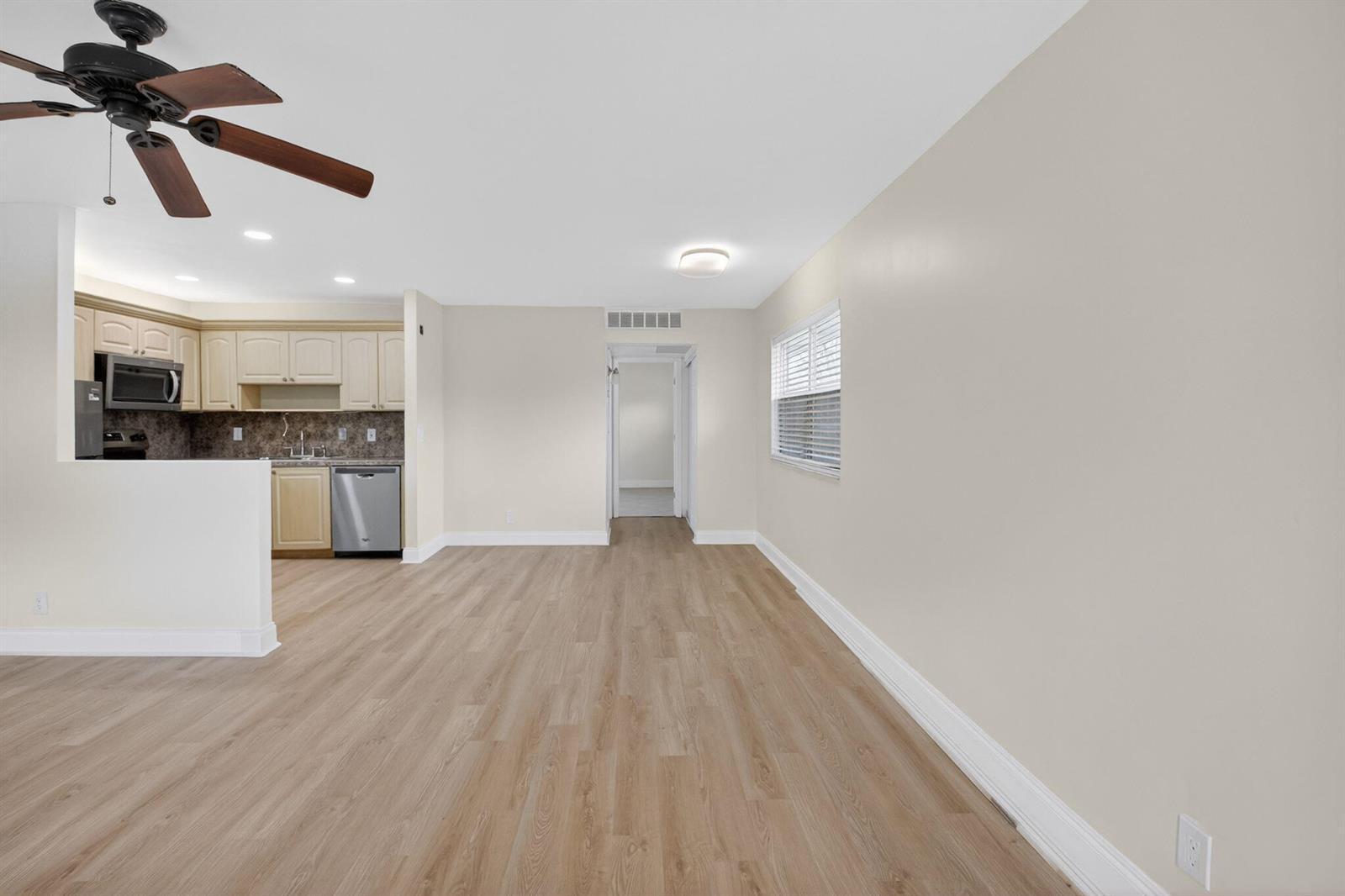 158 Valencia G, Delray Beach FL 33446 photo 5