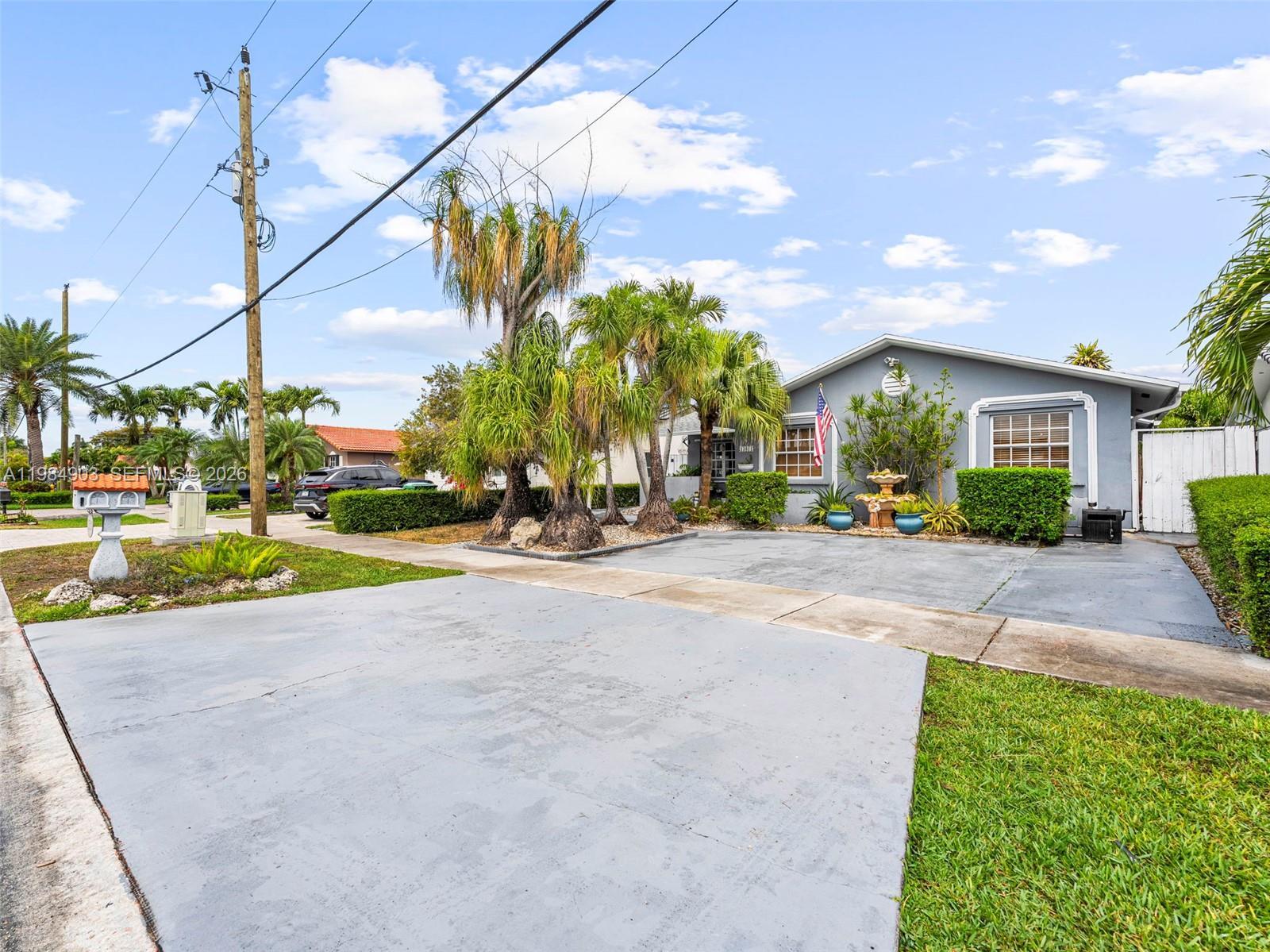 13811 SW 14th St, Miami FL 33184 photo 3