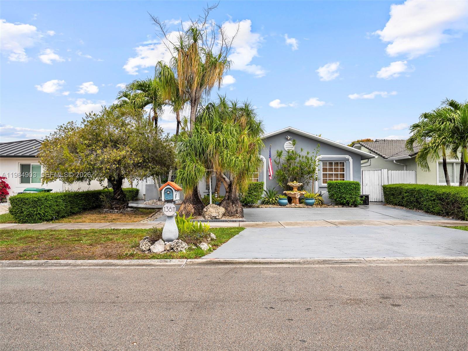 13811 SW 14th St, Miami FL 33184