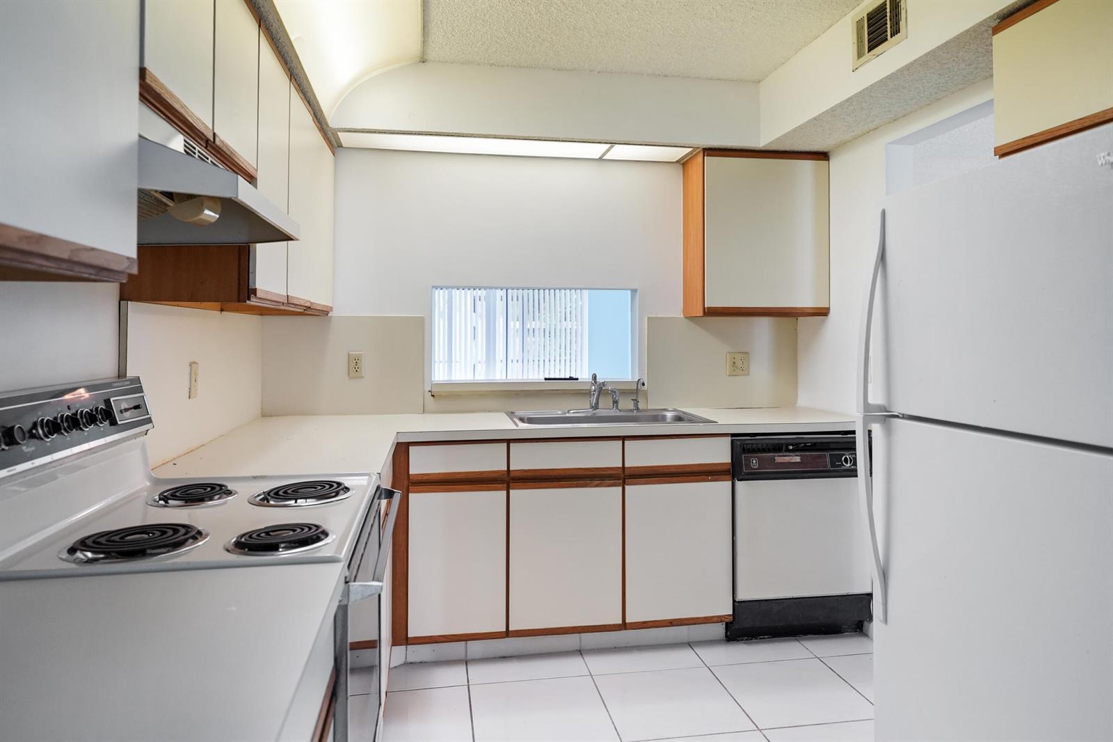 10204 Mangrove Drive # 103, Boynton Beach FL 33437 photo 4