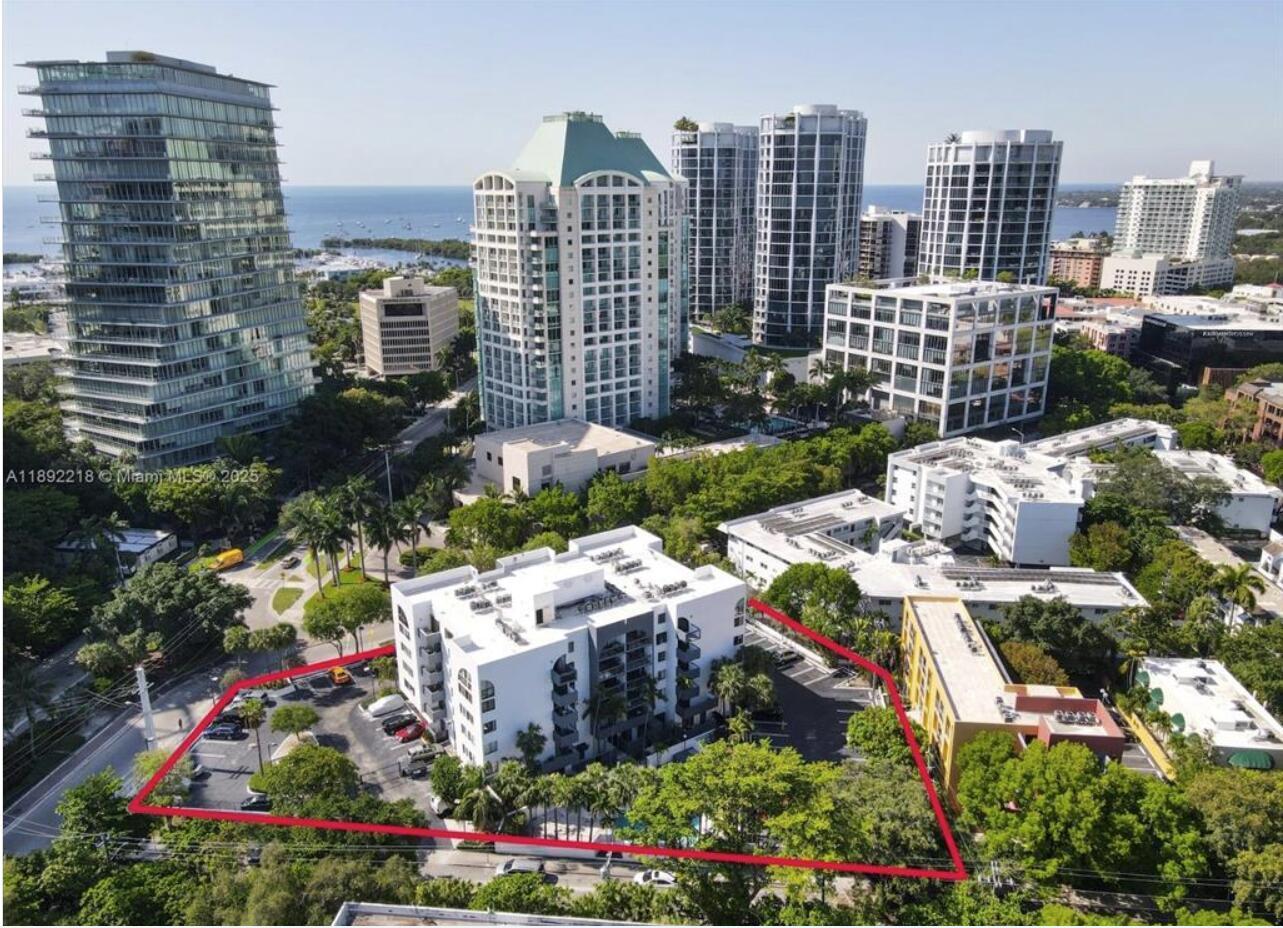 2715 Tigertail Avenue Apt 402, Miami FL 33133 photo 2