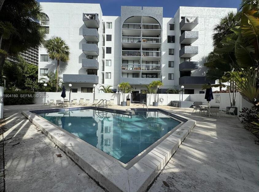 2715 Tigertail Avenue Apt 402, Miami FL 33133