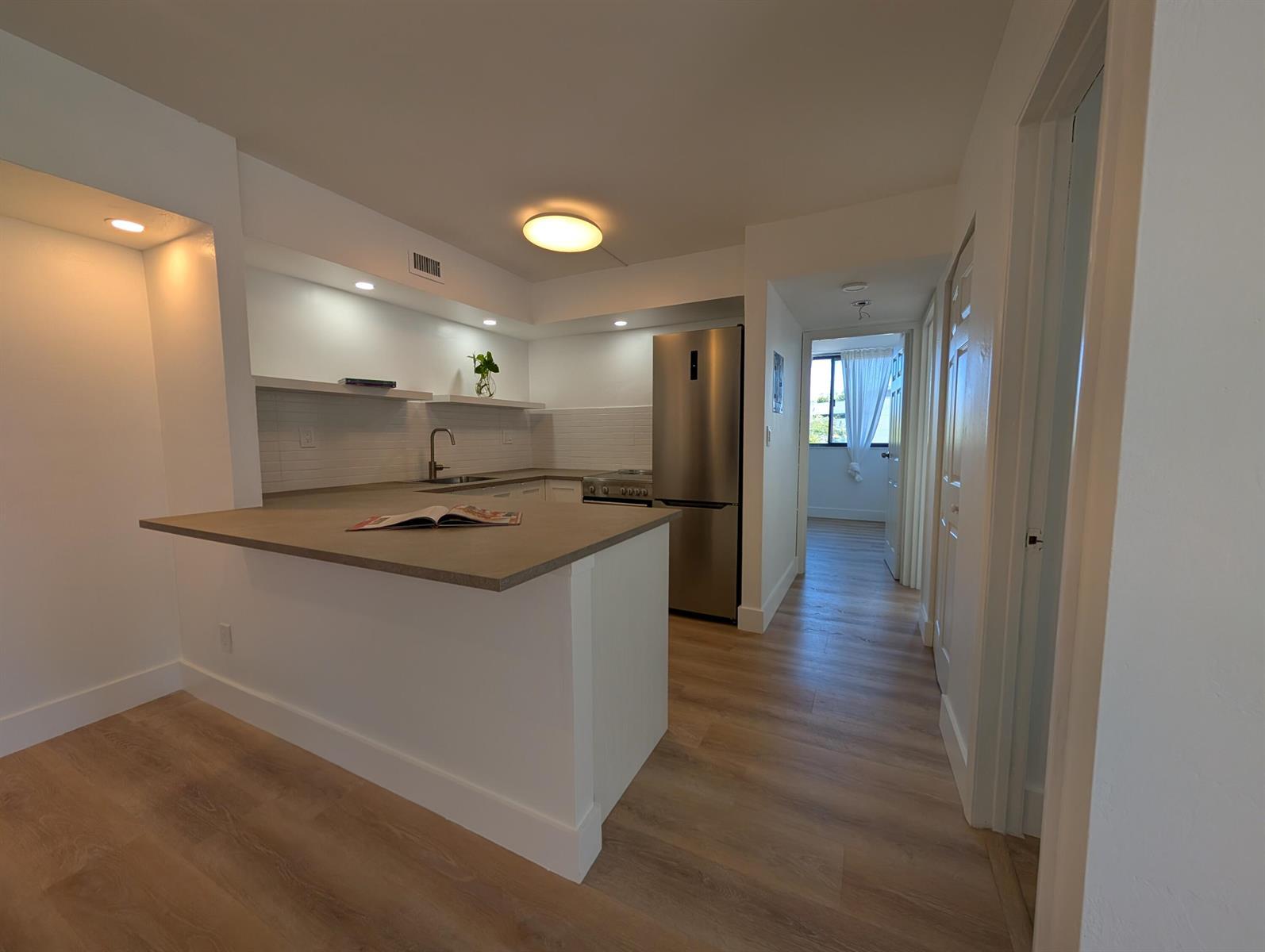 2715 Tigertail Avenue Apt 402, Miami FL 33133 photo 4