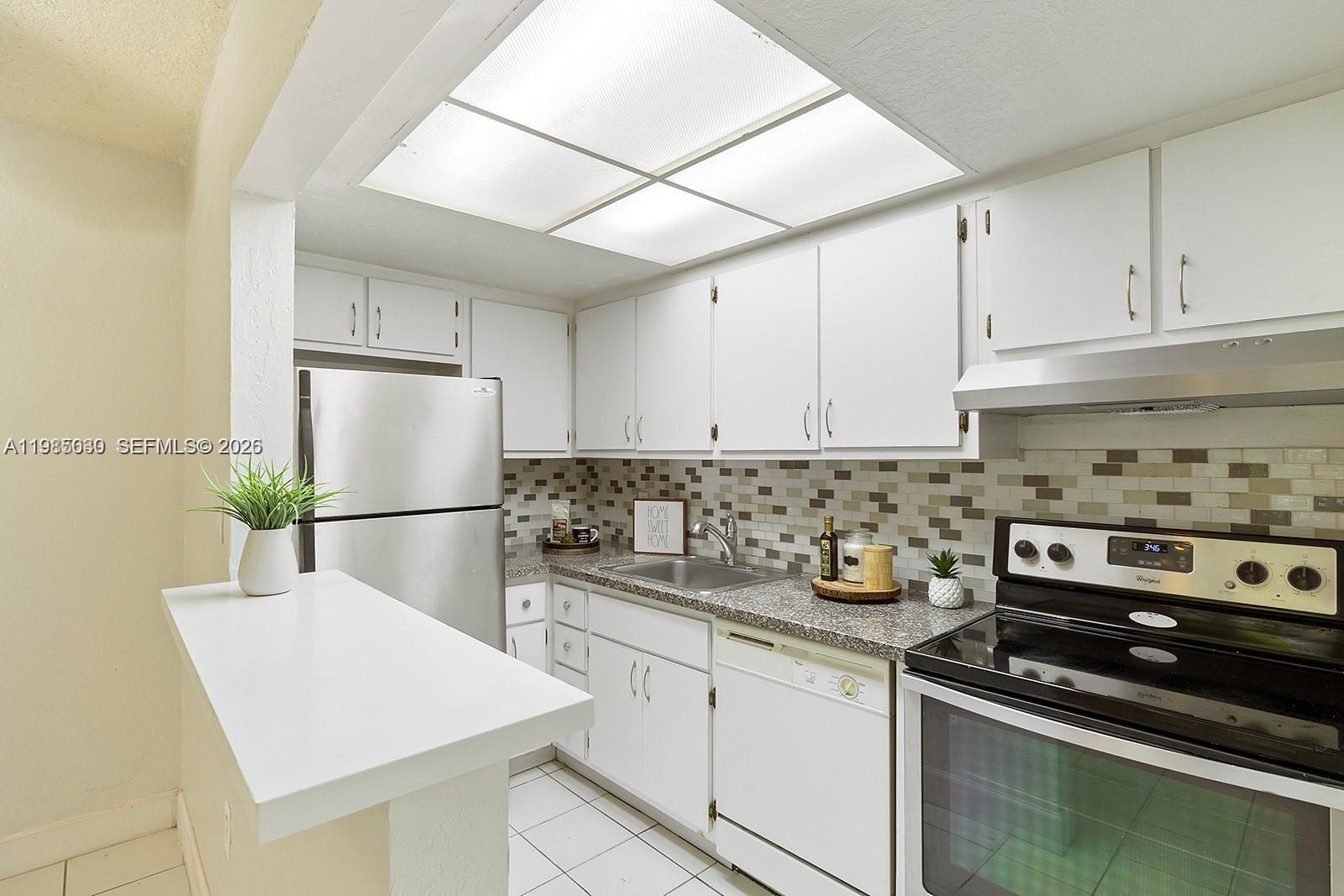 6530 NW Lake Patricia # E25, Miami Lakes FL 33014