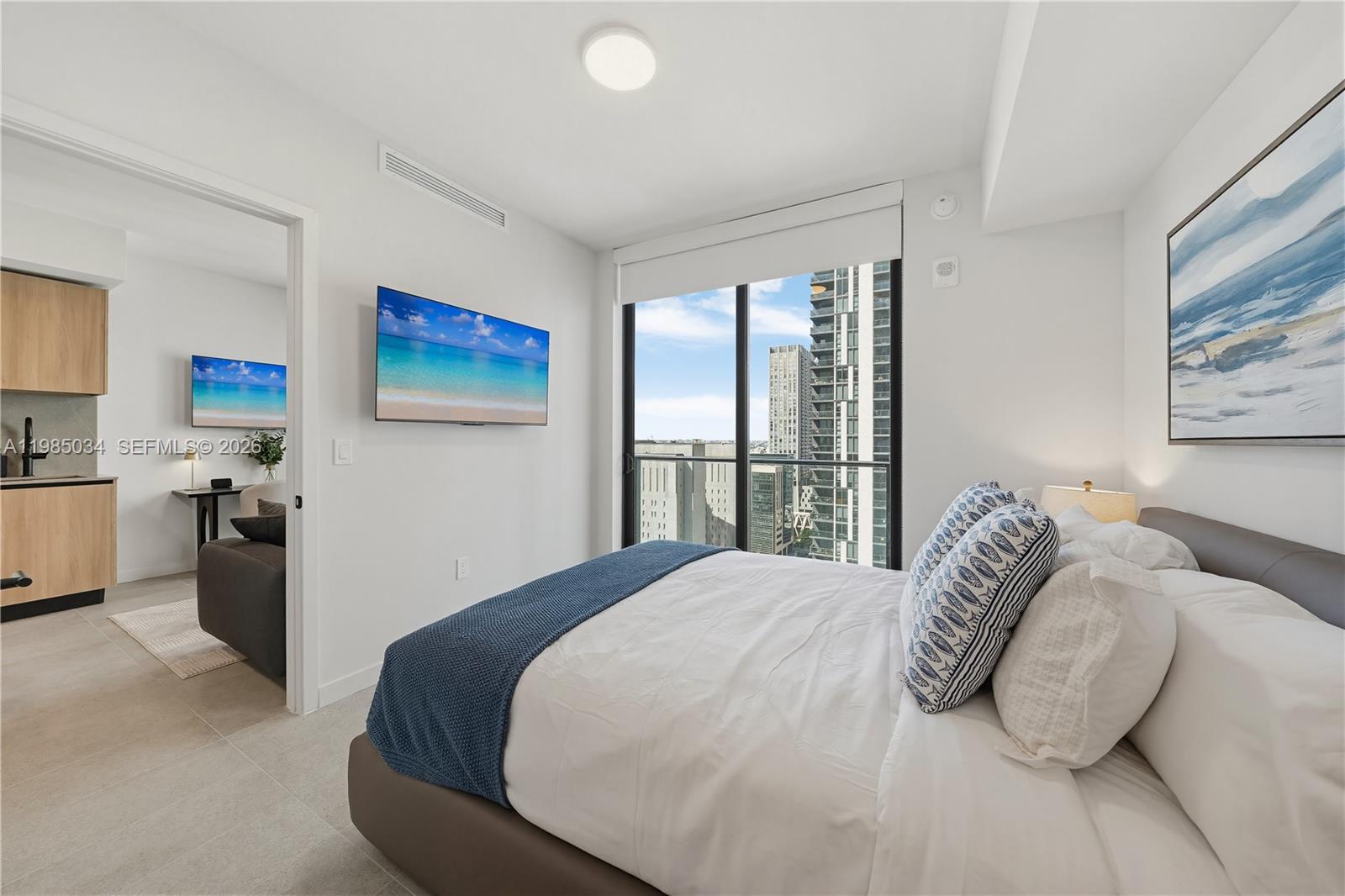 121 NE 5th St # 2706, Miami FL 33132 photo 2