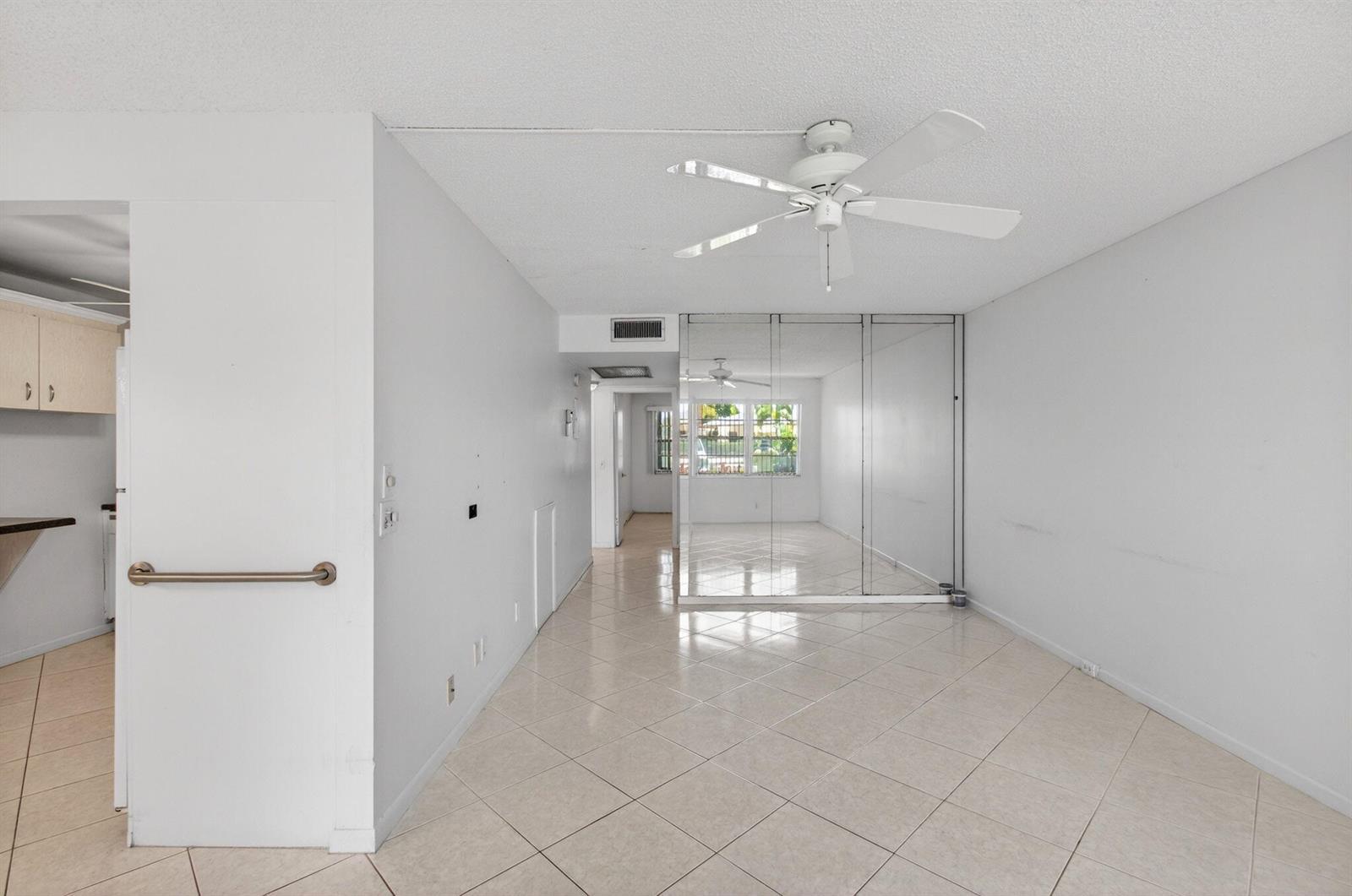 1009 Hythe A, Boca Raton FL 33434 photo 4