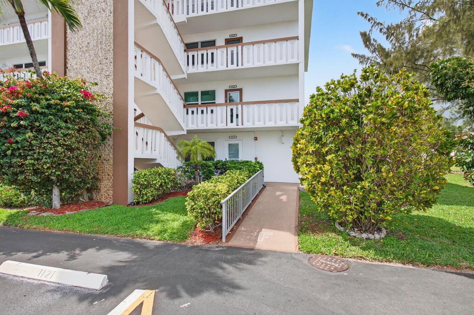 1121 Cambridge F, Deerfield Beach FL 33442 photo 2