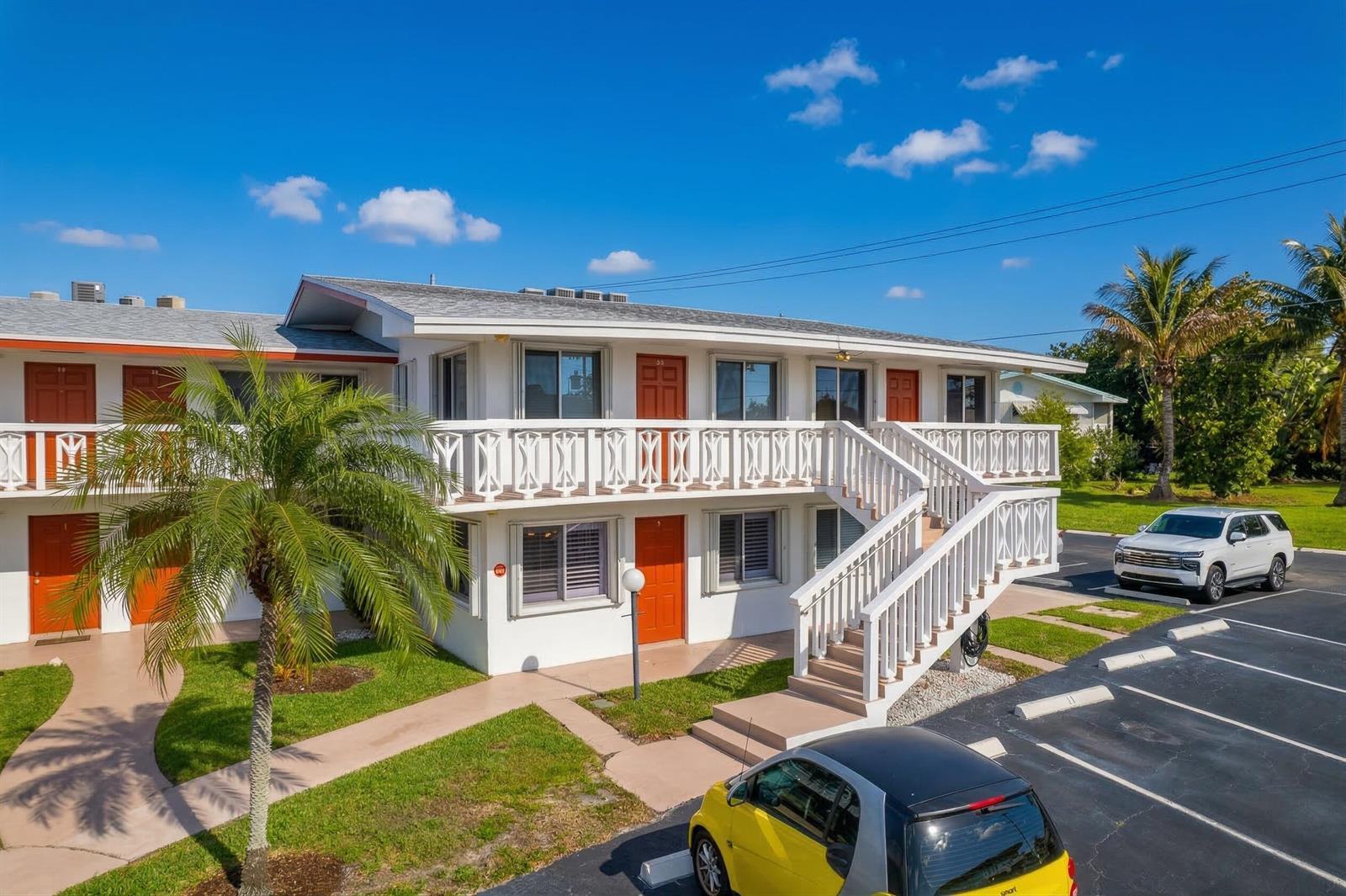 2020 Lake Osborne Drive # 9, FL 33461