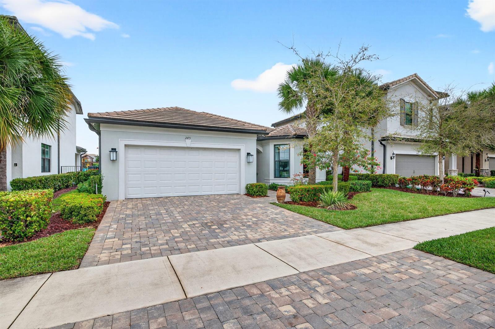 2455 Primrose Place, Oakland Park FL 33309 photo 2