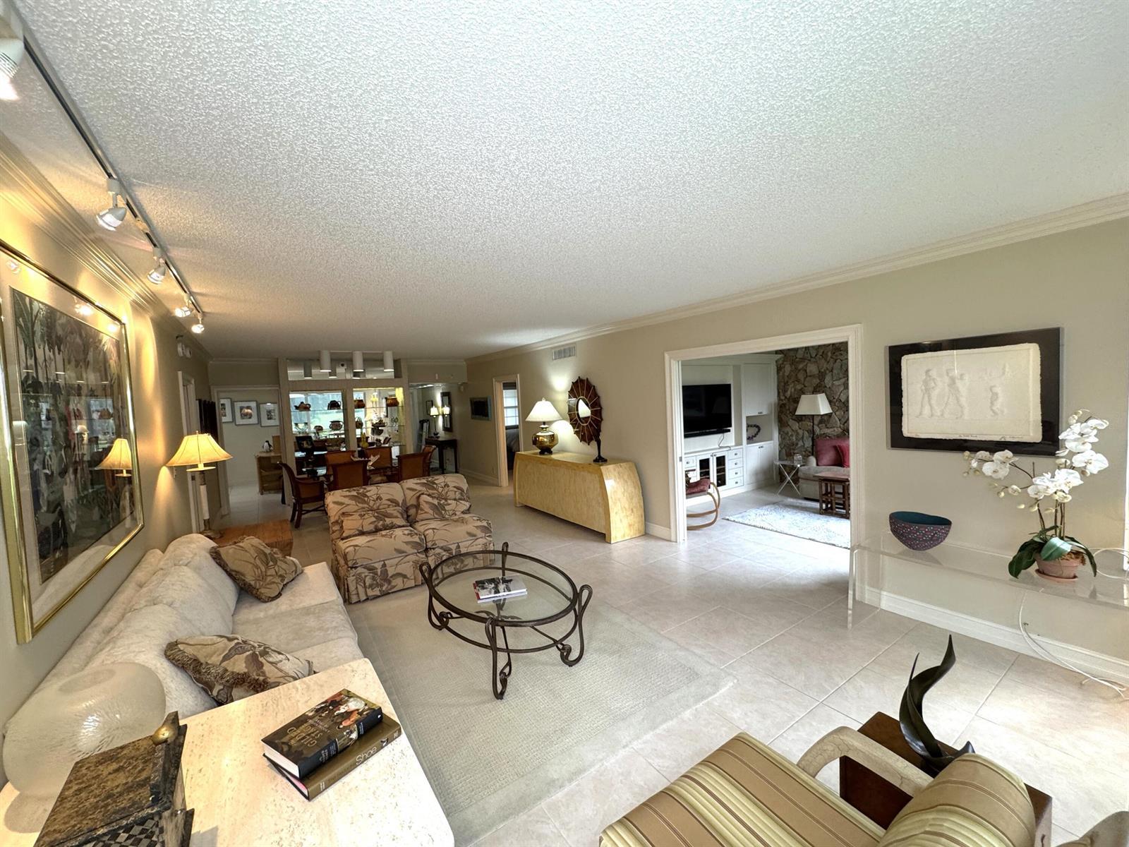 625 Oaks Drive # 106, Pompano Beach FL 33069 photo 2