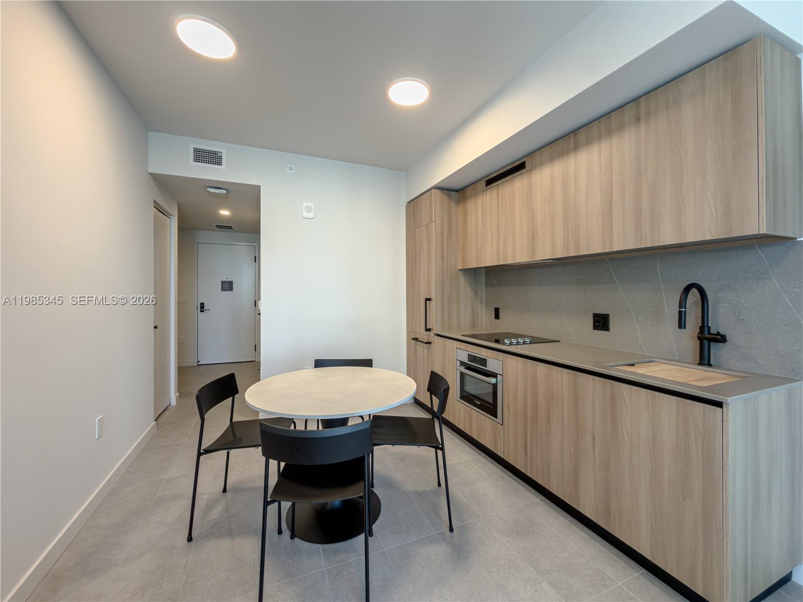 121 NE 5th St # 2211, Miami FL 33132 photo 5