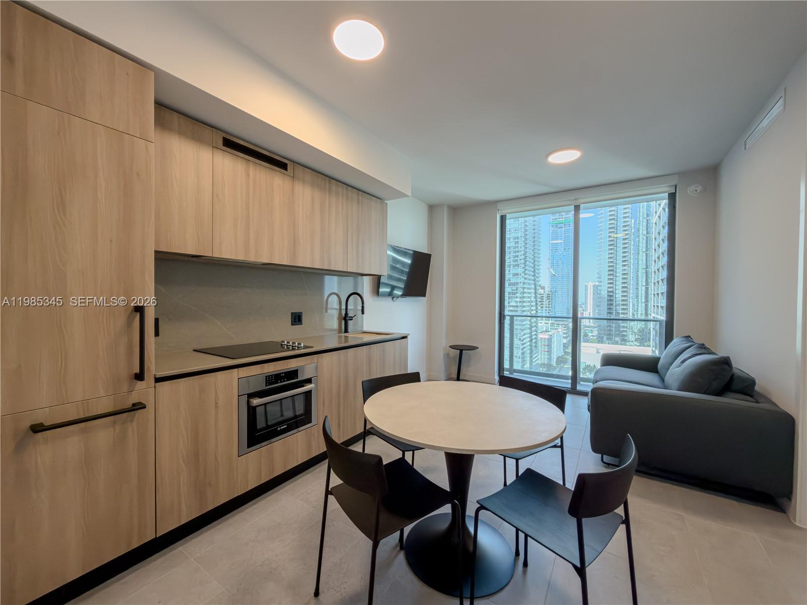 121 NE 5th St # 2211, Miami FL 33132 photo 4