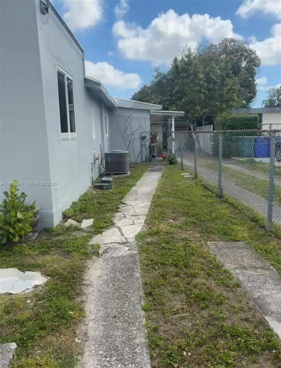 1637 NW 31st Ave, Miami FL 33125 photo 2