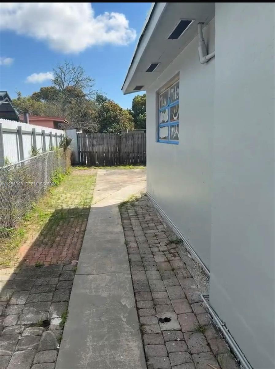 1637 NW 31st Ave, Miami FL 33125 photo 3