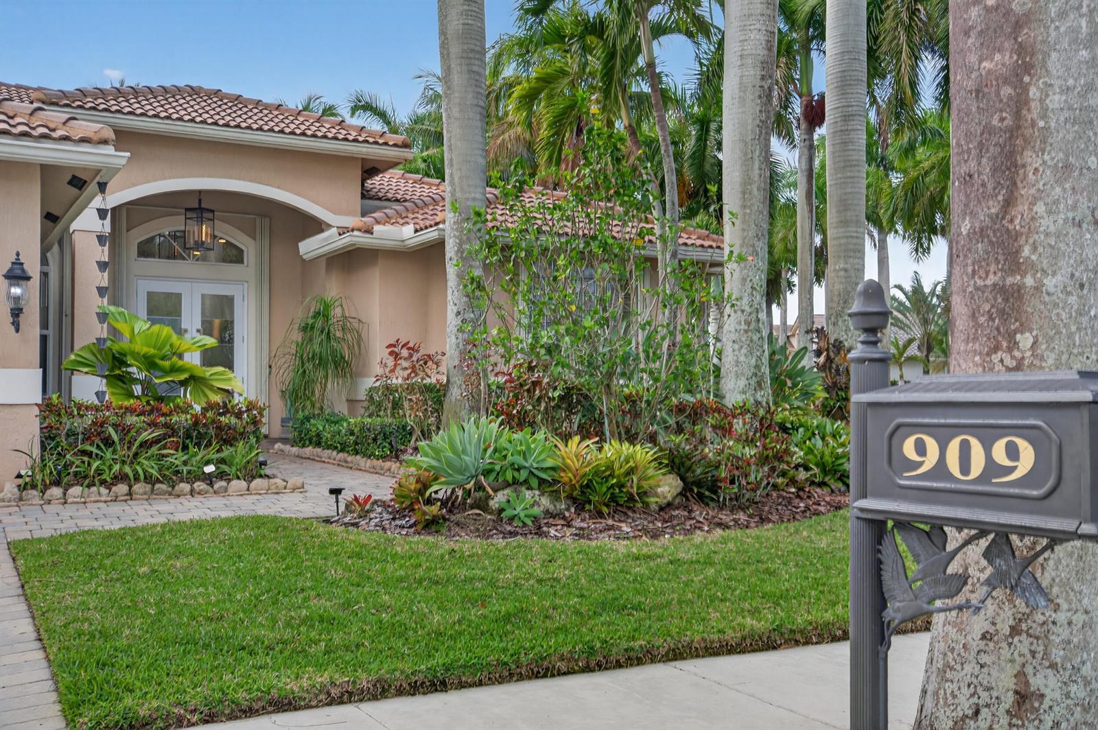 909 Stillwater Court, Weston FL 33327 photo 2